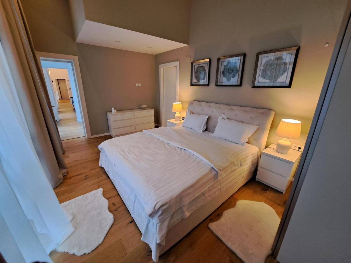 The Rock Apartment Sinaia Bagian luar foto