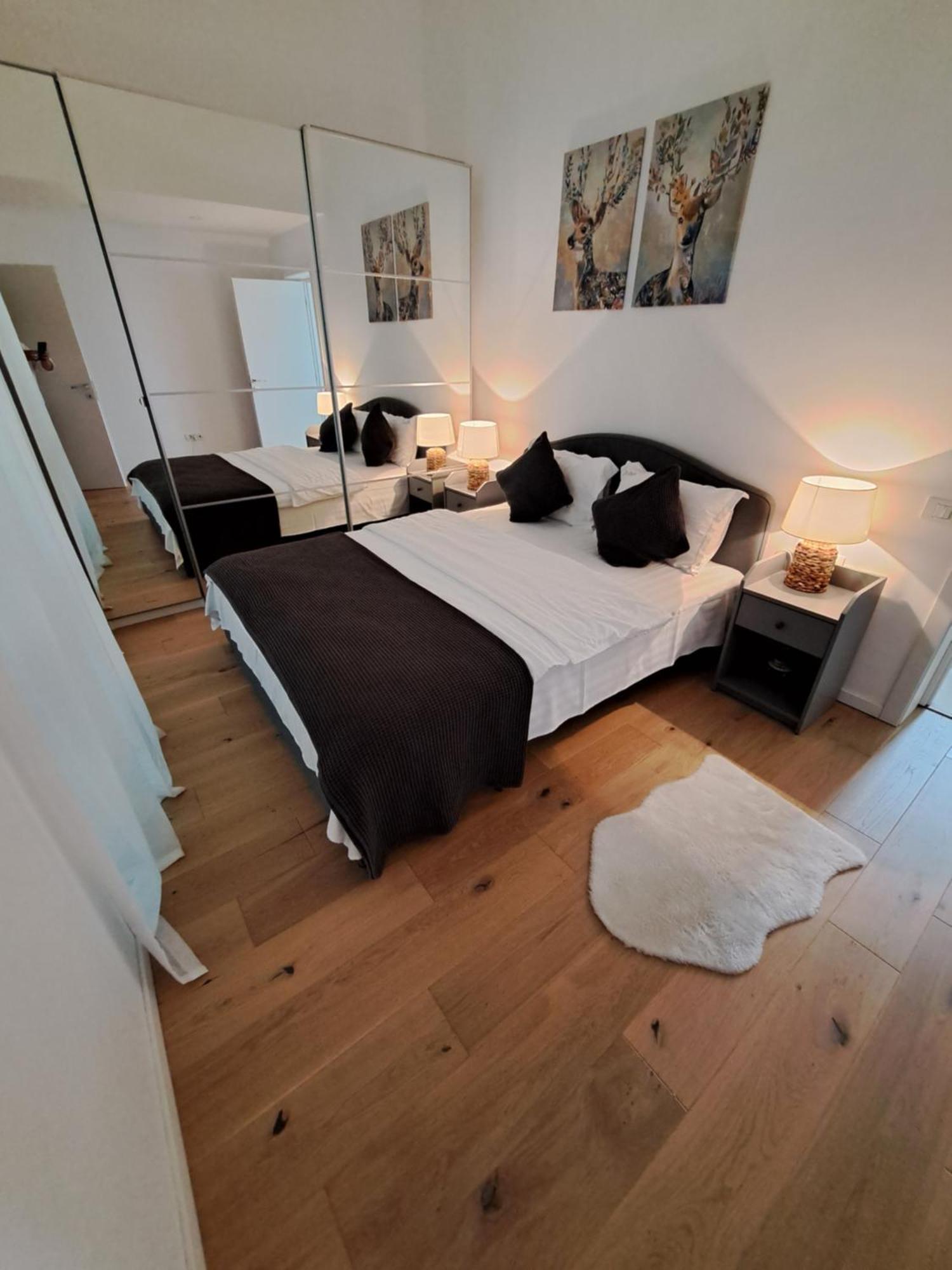 The Rock Apartment Sinaia Bagian luar foto